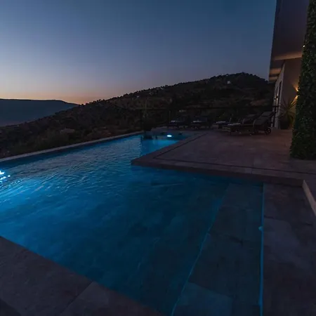 Fahrenheit Villa *